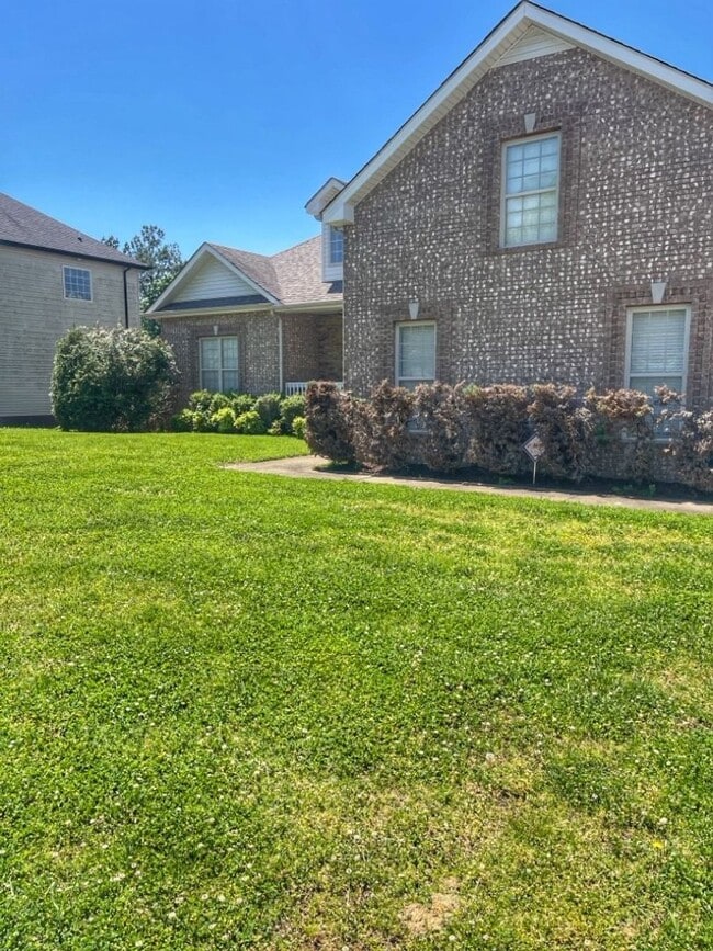 Photo - 1320 Vantage Ct