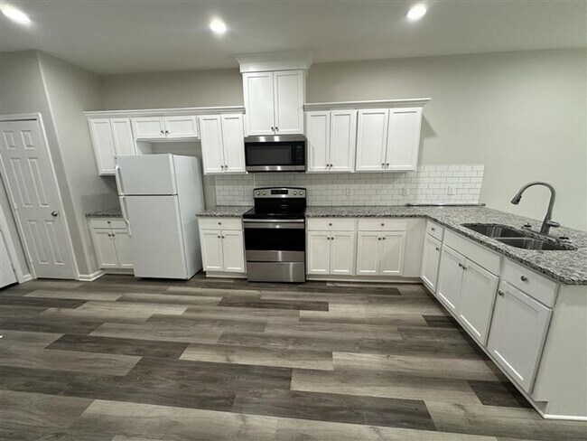 Photo - 10003 Hwy 64 E #200