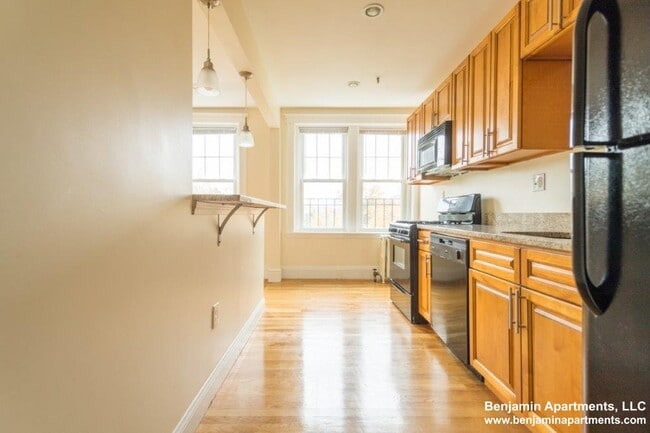 Building Photo - 286 Chestnut Hill Ave