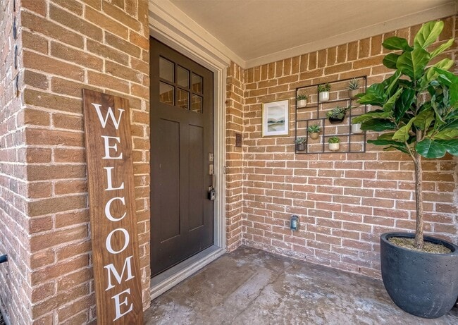 Building Photo - 1623 Cherry Ridge Dr