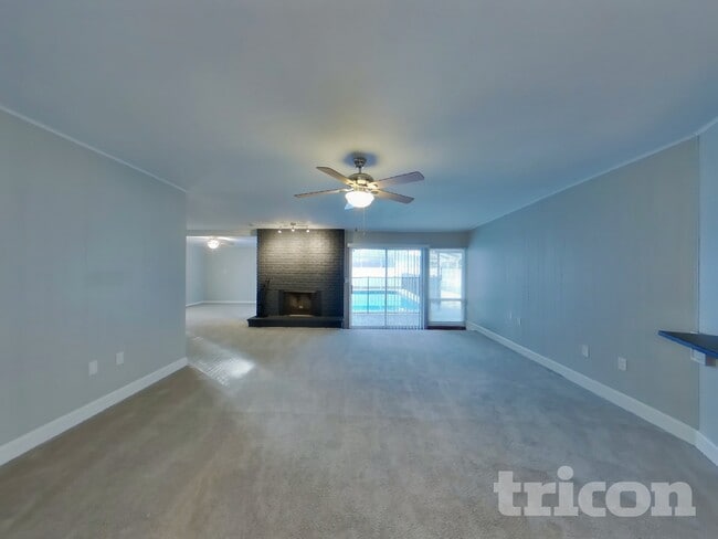 Photo - 546 W Palmeden Dr