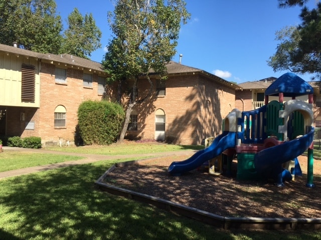 Photo - Hollister Apartments