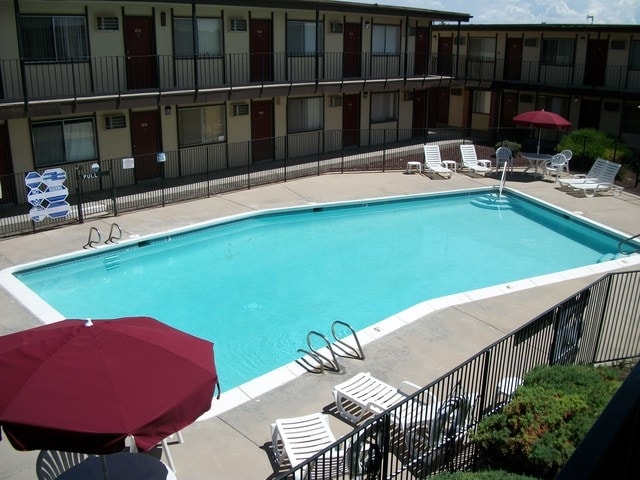 Pool - Warren Continental