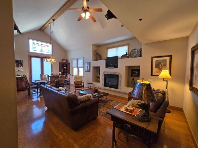 Photo - For Rent: Luxury Furnished Riverside Townh...