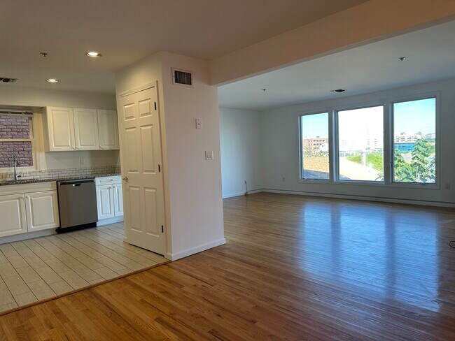 Building Photo - 8911 Riverside Pl Unit 1