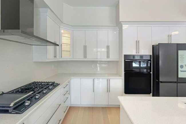 Photo - 3141 Searidge St