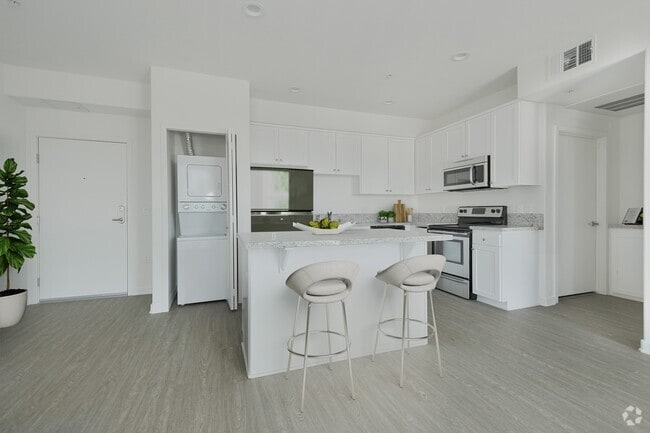 Building Photo - 422 South Lake Rental