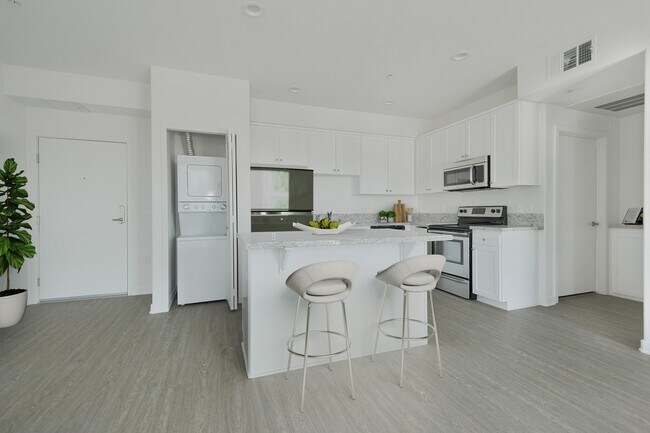 Building Photo - 422 South Lake Rental