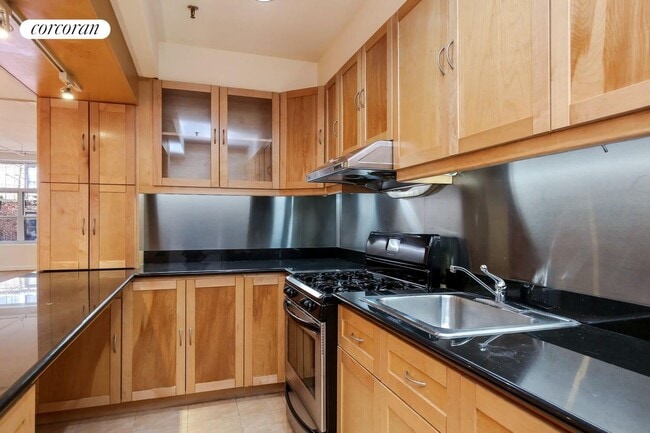 Photo - 180 Lafayette St