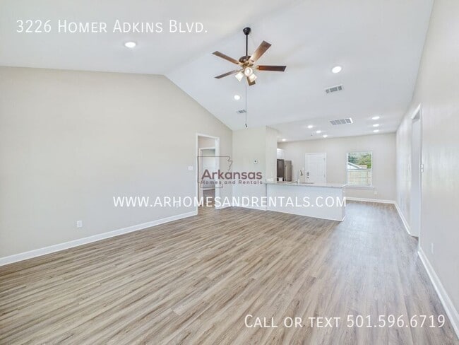 Photo - 3226 Homer Adkins Blvd