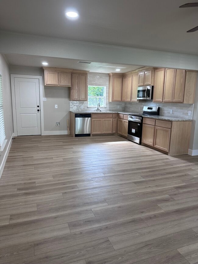 Building Photo - 4401 Bois D Arc St Rental