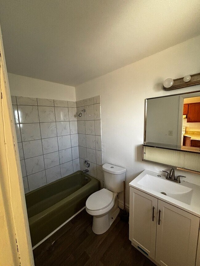 Photo - 910 E 9th St Unidad B