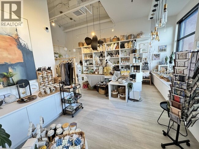 Photo - 2180 Kelly Ave