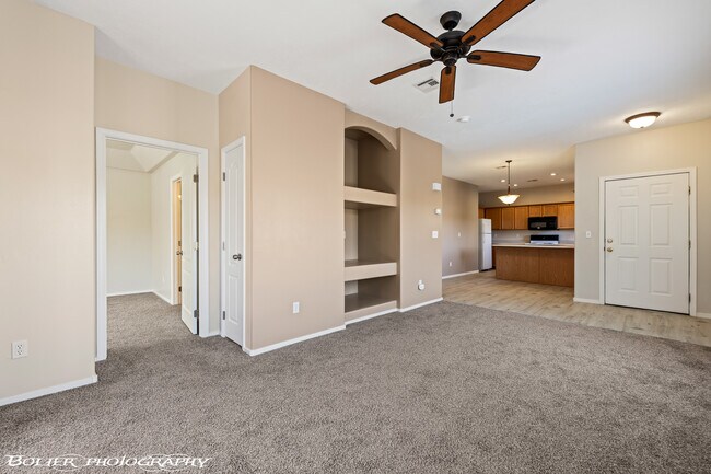 Photo - 724 Hardy Way