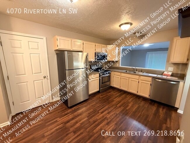 Photo - 4070 Rivertown Ln SW