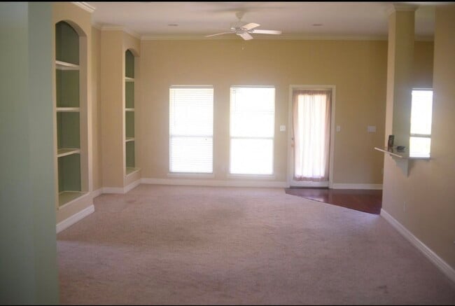 Photo - 122 Palisade Ln
