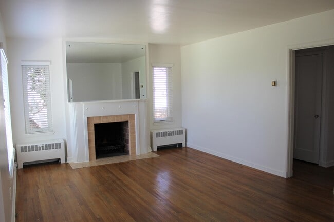 Photo - 1663 Blaine Ave