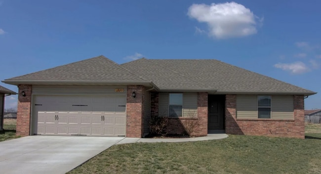 Building Photo - Willard School District - 3 bedroom home with a fenced in yard