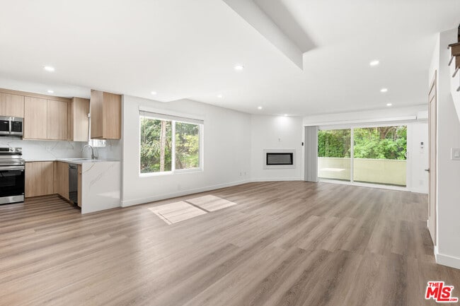 Photo - 2449 Beachwood Dr Unidad 13