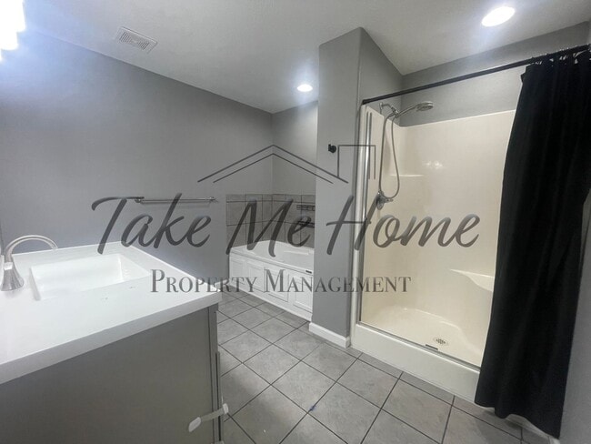 Photo - 4 Bedroom Home in Nixa School District!