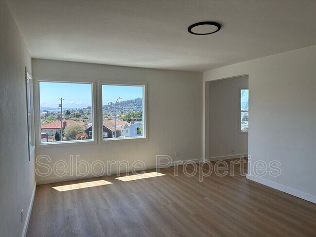Photo - 369 Colusa Ave