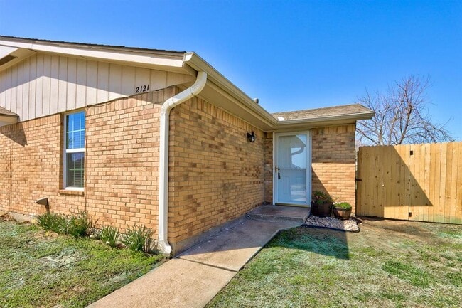 Photo - 2121 Meench Dr