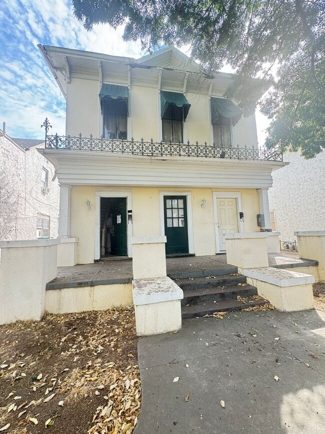 Building Photo - 321 B St Unit 321 1/2 B St