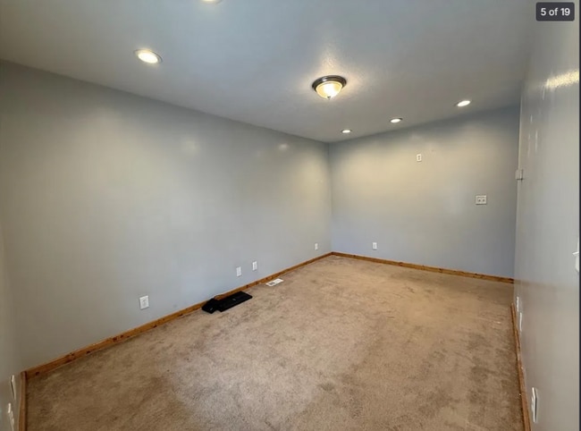 Photo - 635 Valley St