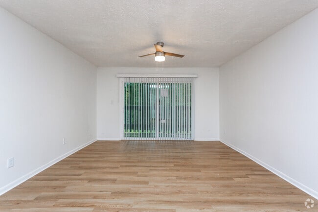 1BR, 1BA - 910 SF