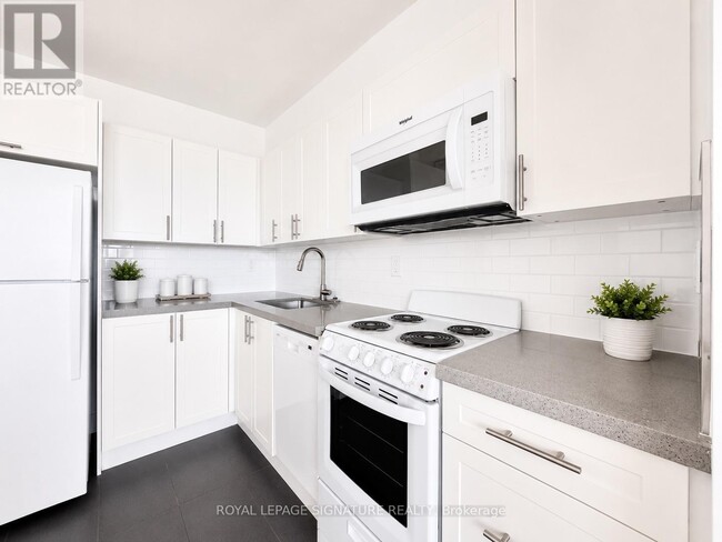 Photo - 666 Spadina Ave. Unit 504