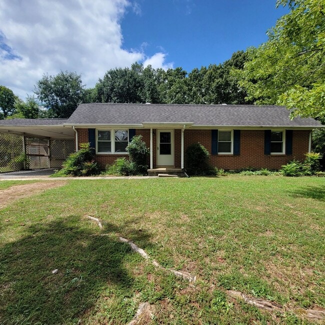 Building Photo - 3/1 Brick Ranch-Algood School Zone-Single ... Rental