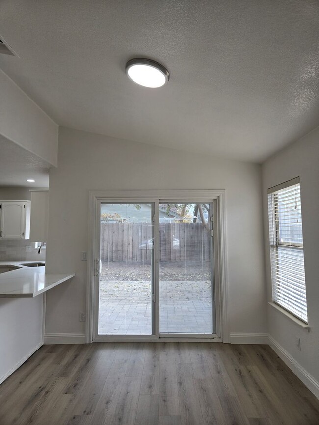 Photo - 3884 Paula Ct