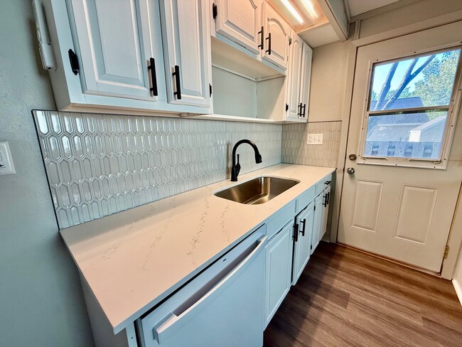 Photo - 1909 Harrow Rd