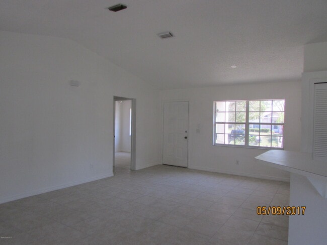 Photo - 407 Delmonico St NE