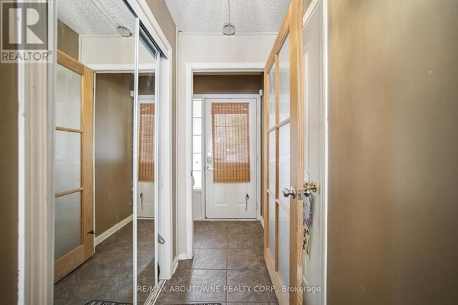 Photo - 902 Gazley Cir