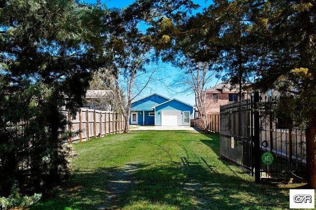 Building Photo - 3731 Bayshore Dr