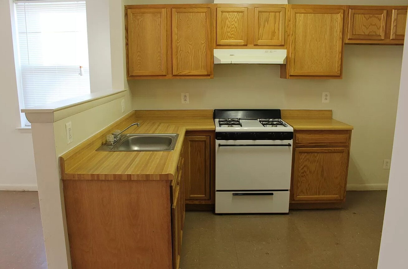 Photo - 885 N 42nd St