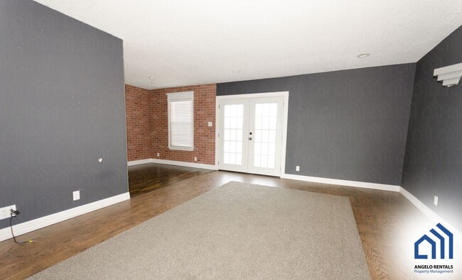 610 W 25th St