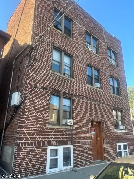 Building Photo - 298 Montgomery St Rental