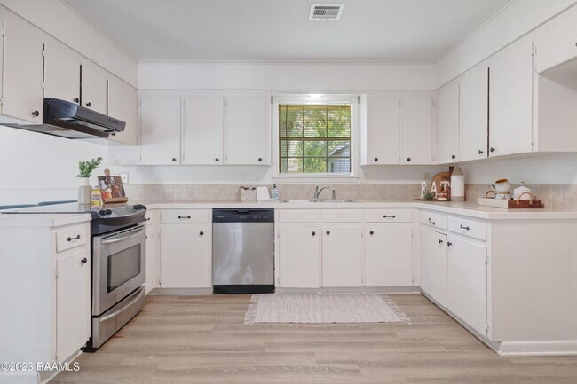 Photo - 3 bed, 2 bath brick-on-slab on Johnston Street