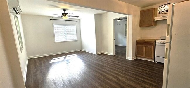 Photo - 3230 W Shadowlawn Ave NE
