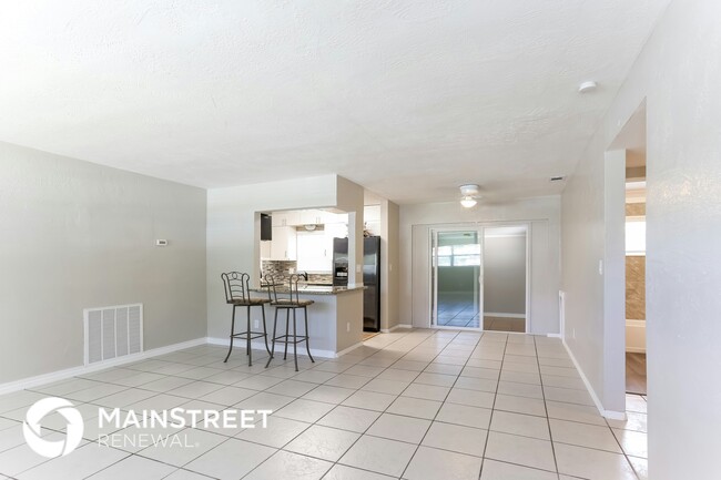 Photo - 3828 Neptune Dr SE