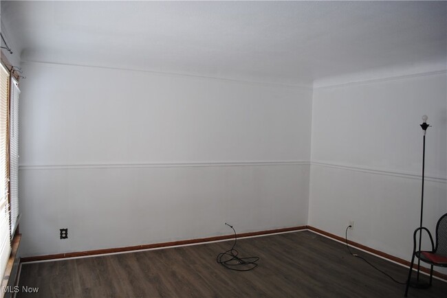 Photo - 24850 Zeman Ave