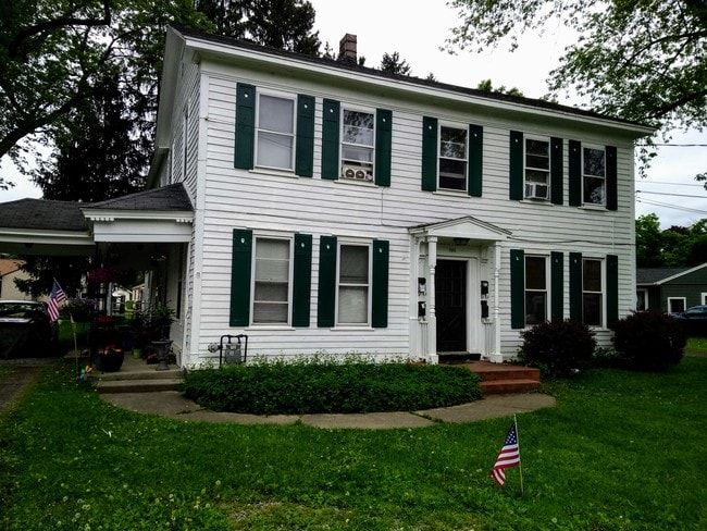 Photo - 100 N Main St