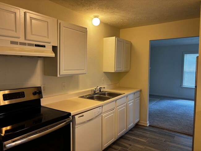 Building Photo - 3 Bedroom 2 Bath Rental