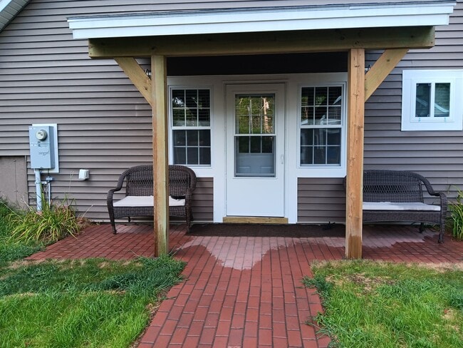 Building Photo - 135 Poland Rd Unit 3