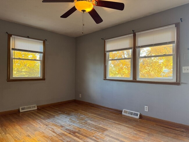 Photo - Bright & Spacious 3-Bedroom Duplex Unit on...
