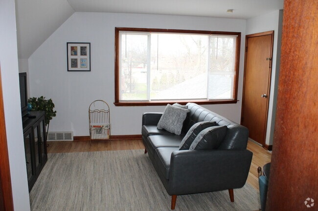 Building Photo - 5934 W St Paul Ave Unit A Rental