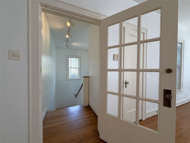 Photo - 2311 Wroxton Rd