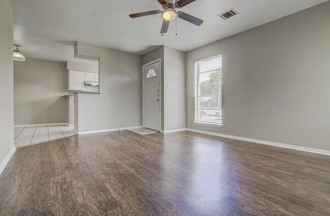 Photo - 819 Sirocco Dr